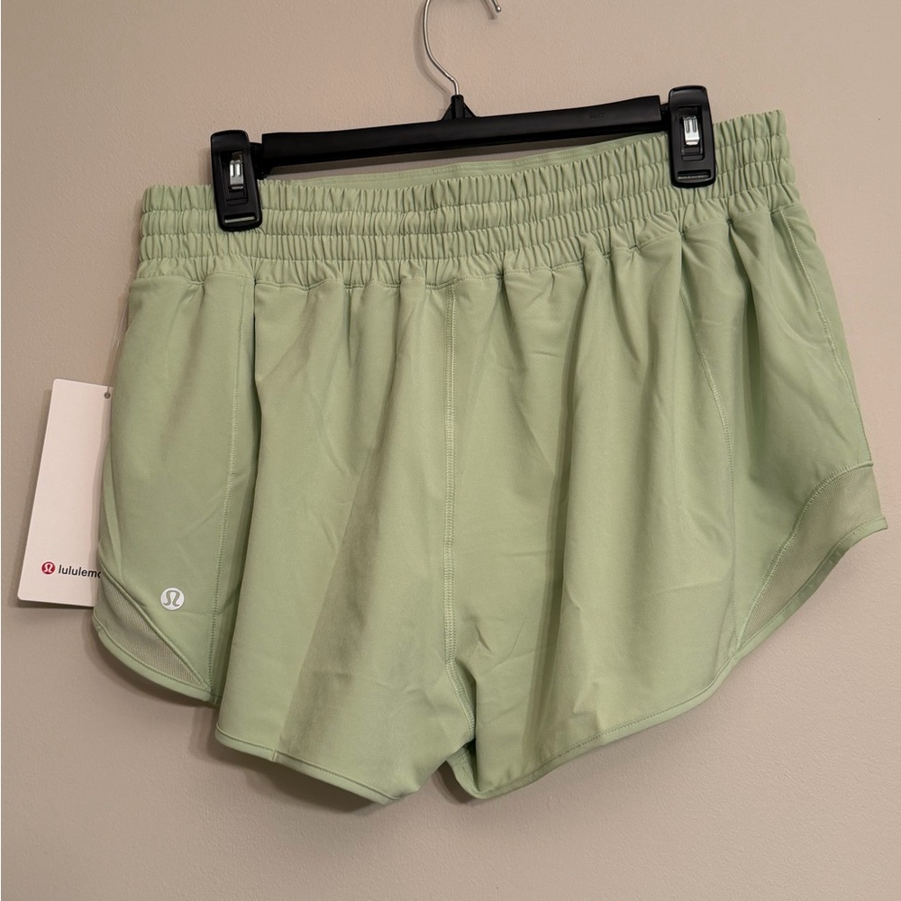 323. NWT Lululemon Hotty Hot HR Shorts 2.5” Inseam In Lemongrass